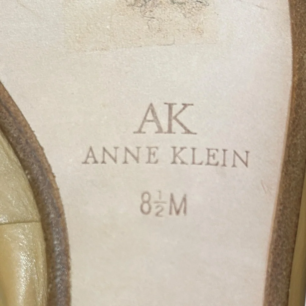 Anne Klein Classic buck leather supersoft slip in tan round toe Loafers sz 8.5